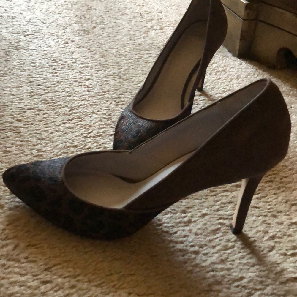 Vanessa size 9 Johnston & Murphy heels.